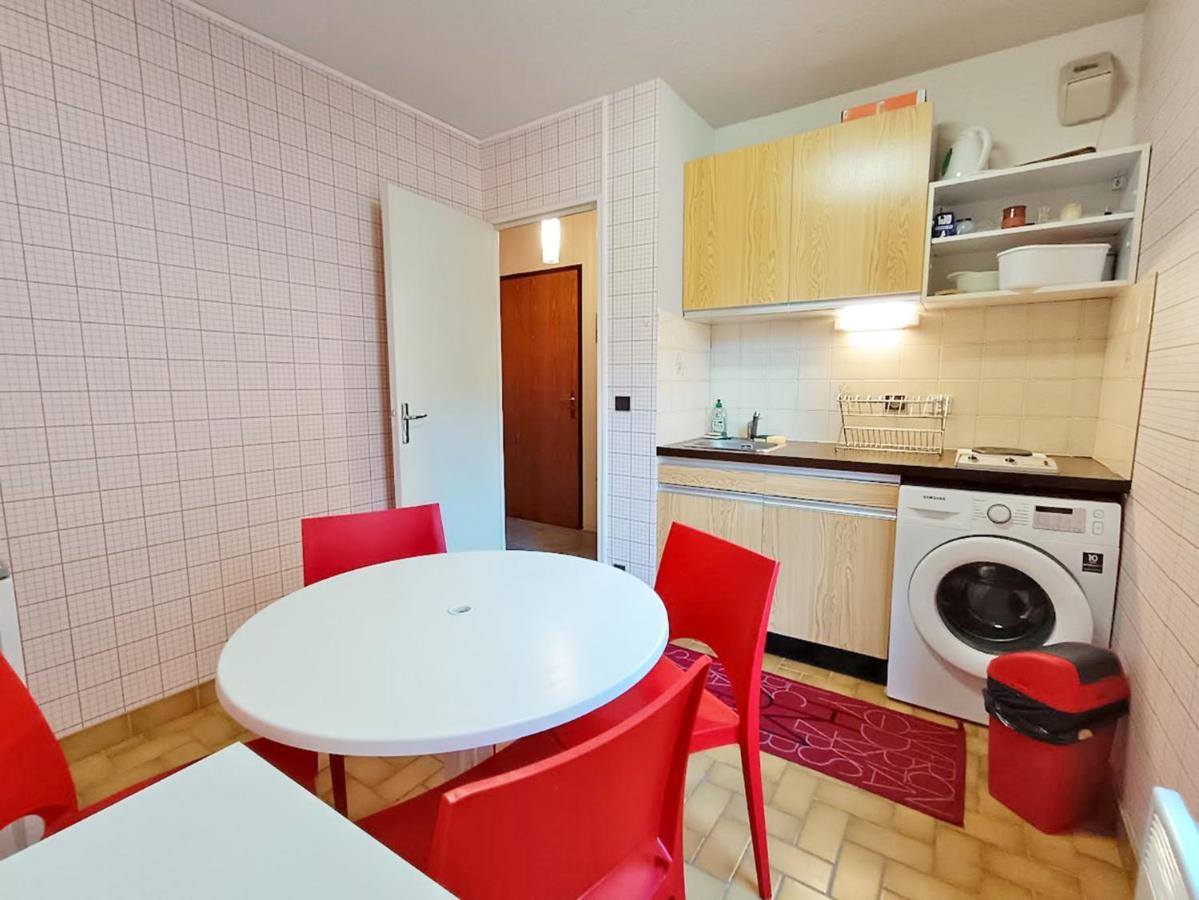 Apartment Frolise, T2, Centre, Wifi, Parking Couvert Gratuit, 4 Personnes *
